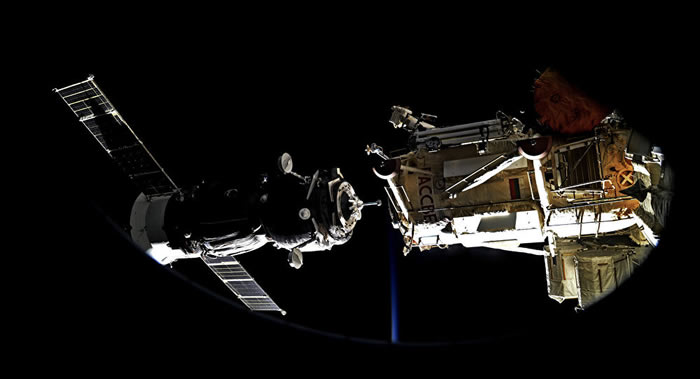 俄意美三国宇航员搭乘“联盟MS-13”号飞船抵达国际空间站