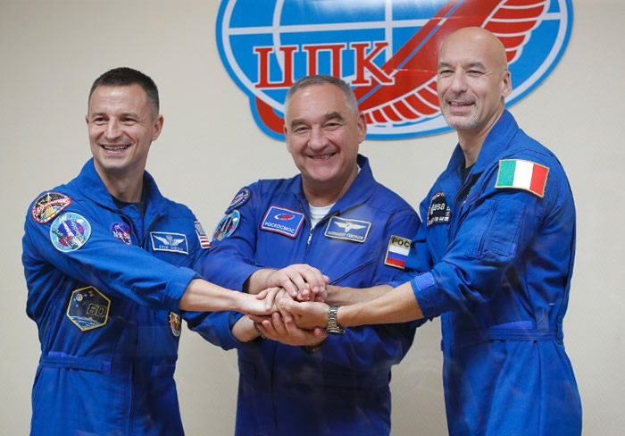 摩根、斯克沃尔佐夫与帕尔米塔诺（左起）将启程前往国际空间站。