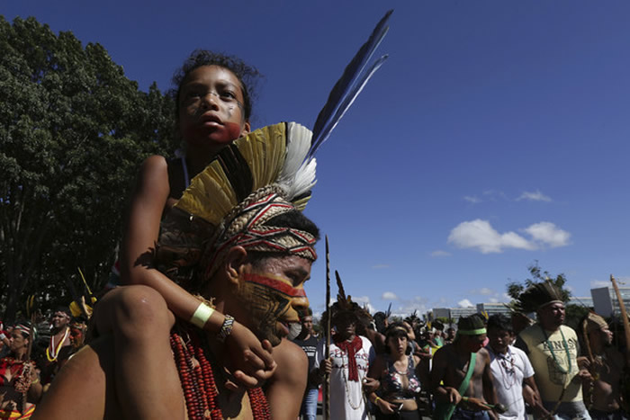 巴西原住民4月不满权益倒退，抗议总统波索纳洛。