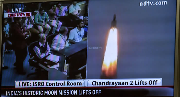 印度空间研究组织成功将“月船-2”号自动月球探测器从地球轨道送入月球转移轨道