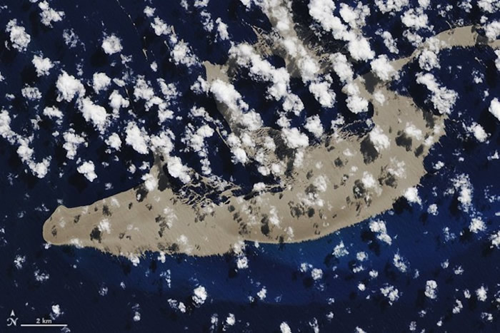 NASA卫星图像拍到浮岛全貌。