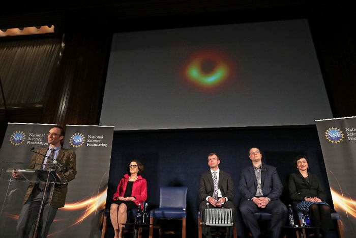 “科学界奥斯卡”科学突破奖：拍得人类史上首张超大质量黑洞照片的视界望远镜团队获基础物理学奖