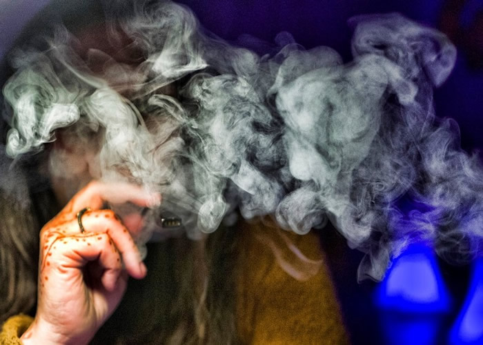 美国再新增3宗怀疑因吸食电子烟导致严重肺病的致命个案 政府吁暂停吸食