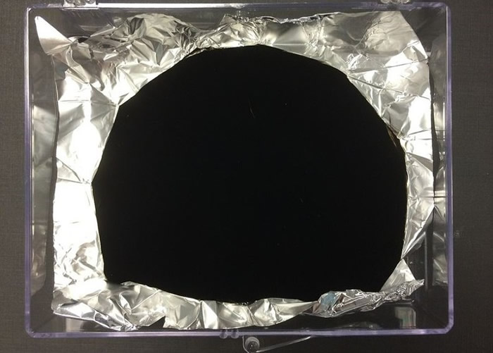 美国麻省理工学院研发出“世界最黑物质” 超越“黑洞”Vantablack最少10倍