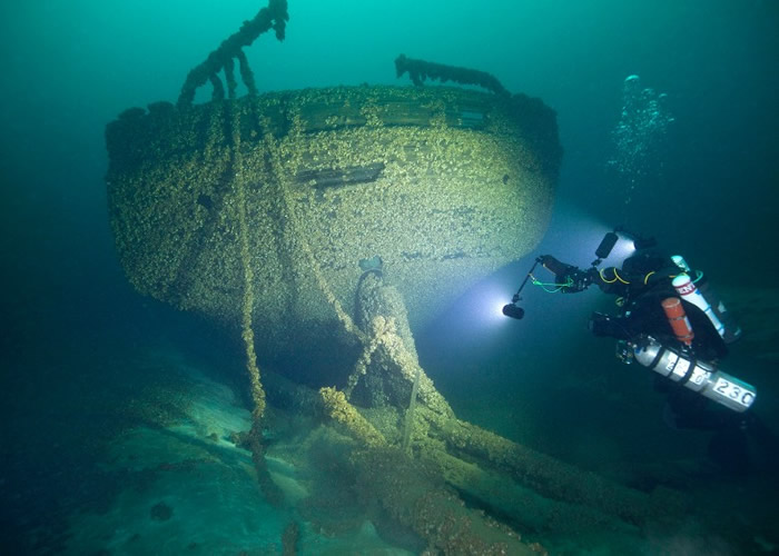 潜水专家在密歇根湖底发现该两艘内战时期沉船。