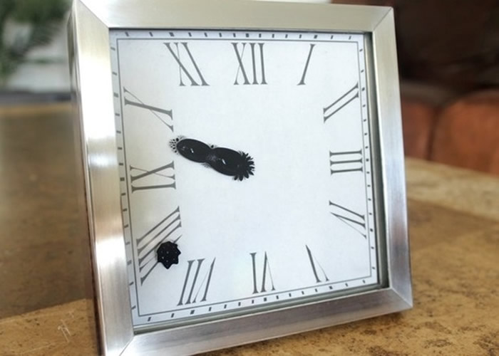 美国设计师制成FERROFLUID时钟 如有生命般运行