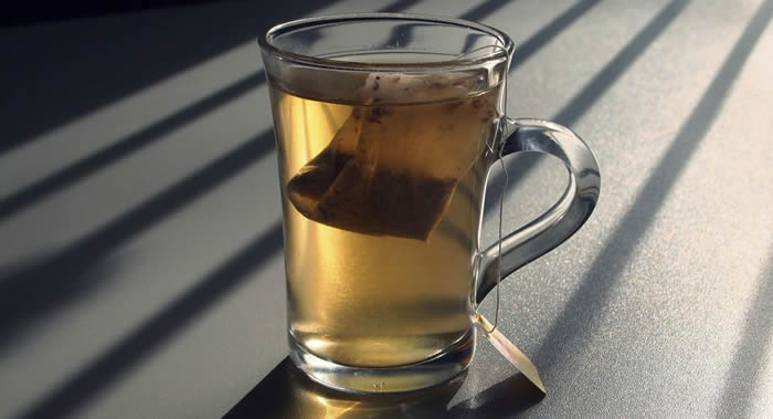 加拿大麦吉尔大学科学家发现用塑料茶包冲泡的茶会有聚合微粒进入人体