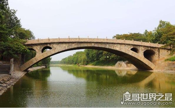 赵州桥是哪个人设计修建的，是哪个朝代修建的呢？