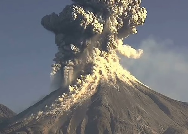 火山灰在数秒间就上升至5000米高空