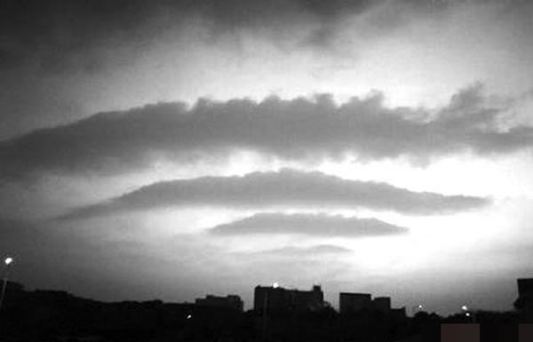 湖南天空惊现巨型“Wifi云”
