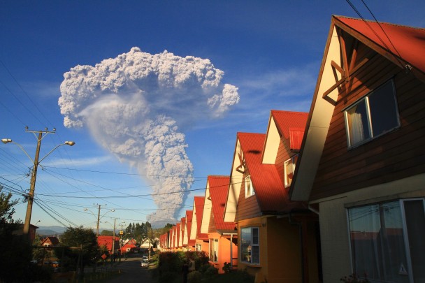 智利当局要求火山周边20公里的居民撤离。