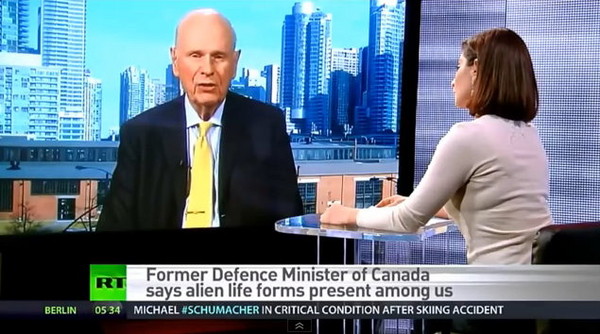加拿大前国防部长赫勒（Paul Hellyer）日前在节目上曾提到：「外星人有80种，就在我们身边出没。」