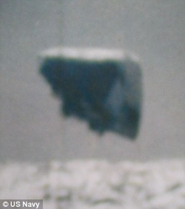 美军潜艇“海参号”（USS Trepang SSN 674）摄于1971年的UFO照片在网上惹热议