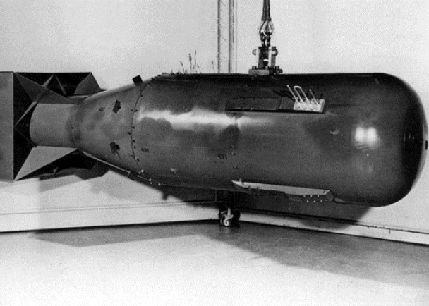 原子弹是二战战局的关键。图为美军当年轰炸日本的原子弹模型。