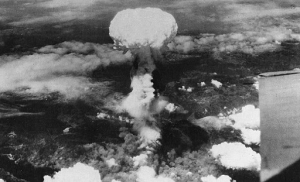 美军两度向日本投掷原子弹