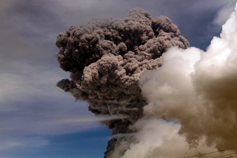 科托帕希火山喷出的火山灰高达5公里