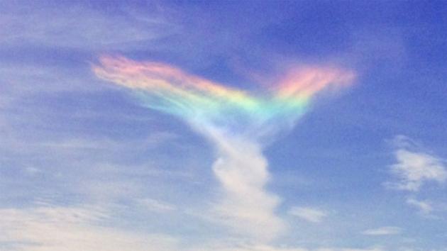 火彩虹是一种发生在大气层中罕见的自然现象