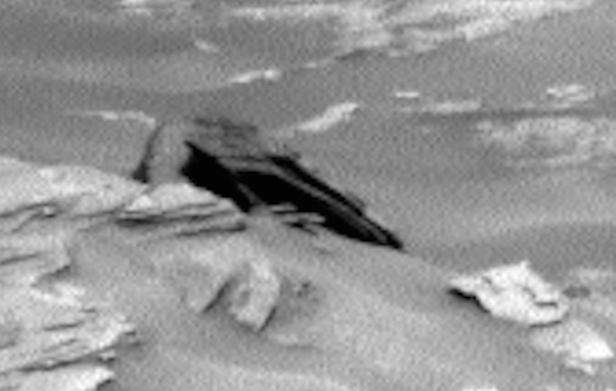 火星照片中发现不明飞行物UFO 似足《星球大战:武士复仇》中的“星球毁灭者”飞船