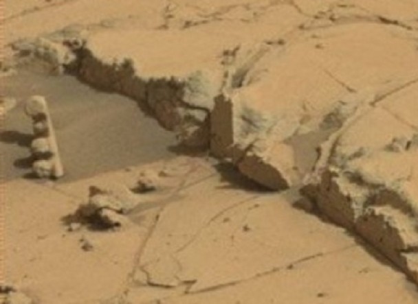 早前好奇号的火星照中，也曾出现疑是红绿灯的物件。