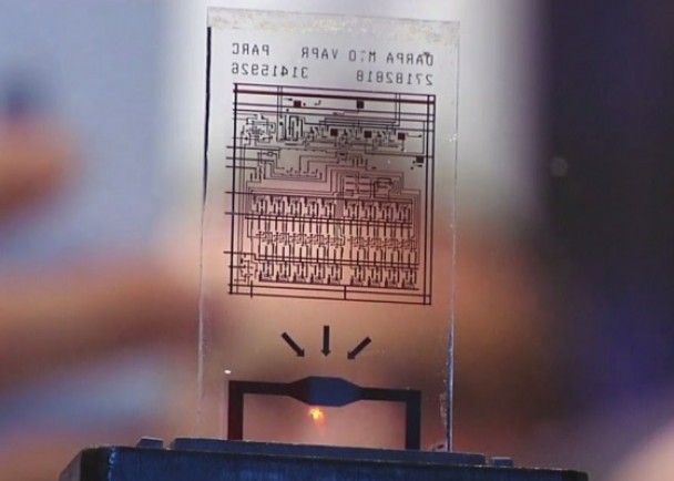 “DUST”晶片以智能手机屏幕常用的玻璃制成
