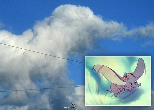 英国阿尼克镇上空的云团（大图）有如迪士尼卡通角色小飞象（小图）。
