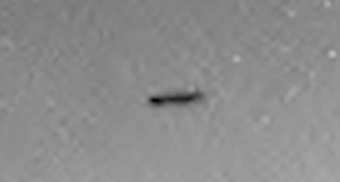 UFO研究者Scott C Waring发现NASA最新火星照片的天空中出现飞碟