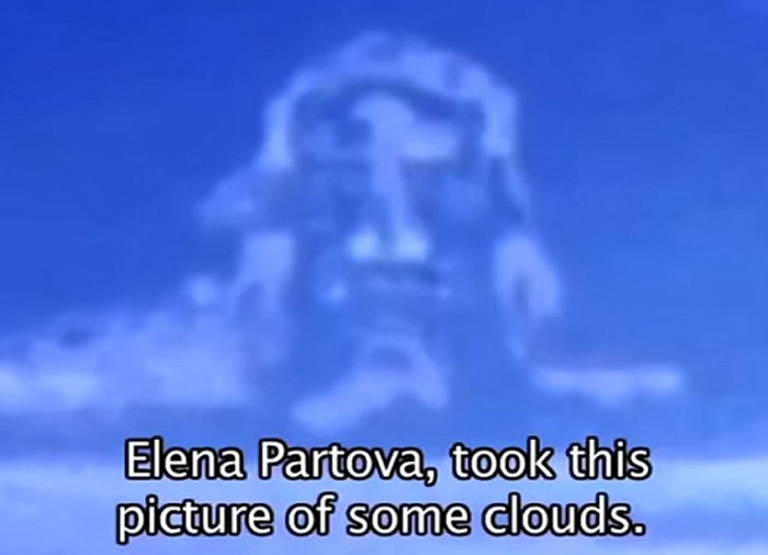 节目中随后发布了一张观众提供的照片，照片显示在克里米亚上空云端曾出现“耶稣像”。