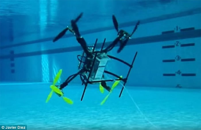 美国海军研制既能上天、又能下水的无人机