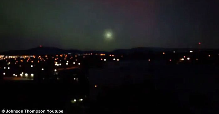 澳洲堪培拉夜空出现“球状闪电”
