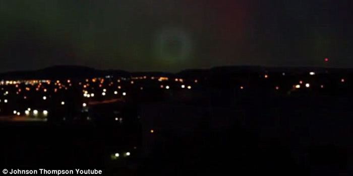 澳洲堪培拉夜空出现“球状闪电”