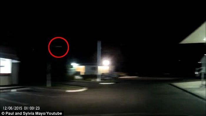 澳大利亚资深天文爱好者的行车记录仪捕捉到UFO