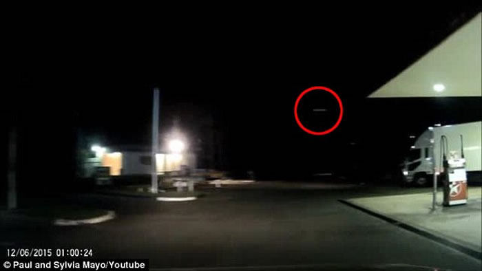 澳大利亚资深天文爱好者的行车记录仪捕捉到UFO