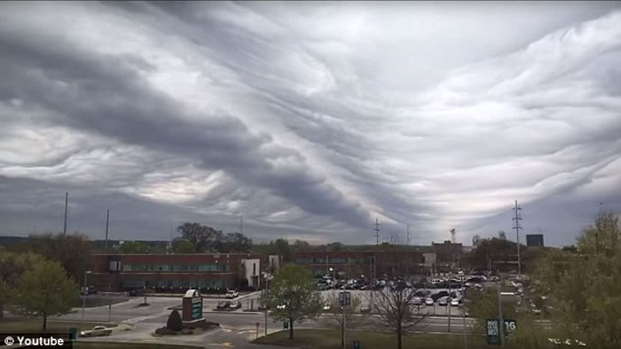 美国佐治亚州医生用镜头记录下波涛云过境奇观