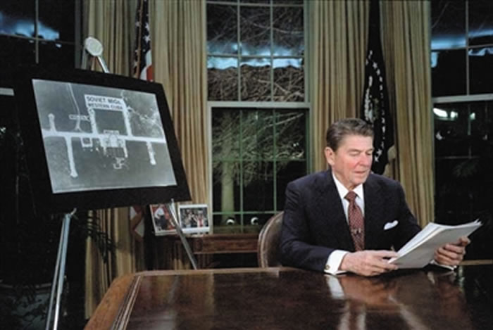 1983年3月23日，时任美国总统罗纳德·里根在白宫办公室发表演说，宣布将启动一项旨在“消除战略核导弹威胁”的计划。这项计划后来也被称为“星球大战计划”。