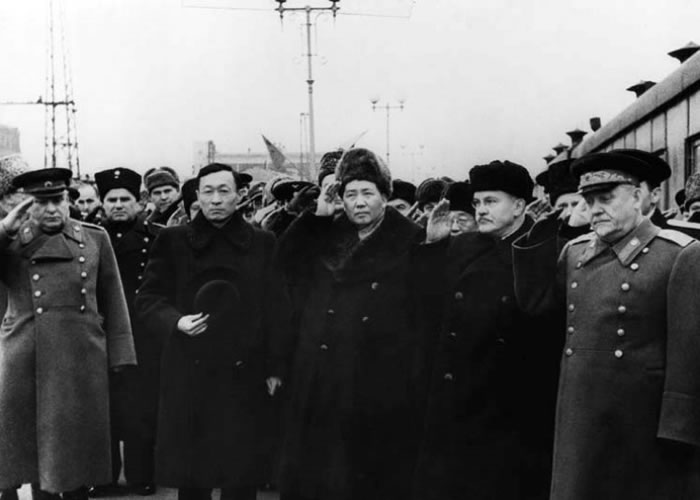 毛泽东在1949年12月曾访问莫斯科，据悉其粪便曾被苏联特工用来分析。