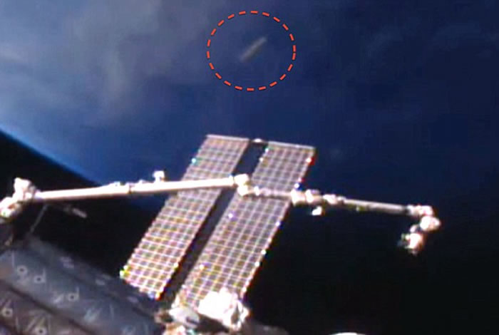 美国宇航局视频显示“圆柱状”半透明不明飞行物出现在国际空间站附近