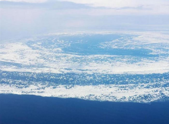 日本北海道周边海域出现直径长达30公里的巨大“流冰大回旋”