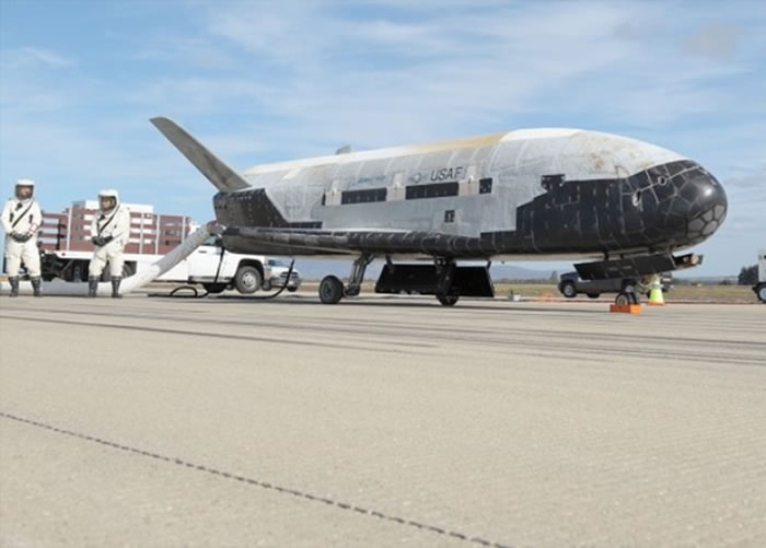 美国空军最神秘的太空船X-37B在地球轨道飞行将满一年 至今没有透露任务性质