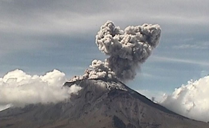 墨西哥中部波波卡特佩特火山喷发