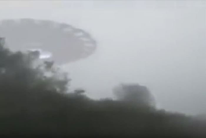 史上最清晰UFO画面？非洲肯尼亚内罗毕有人拍到大型飞碟从头顶飞过