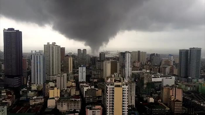 菲律宾首都马尼拉出现罕见龙卷风 横扫过人口稠密市区