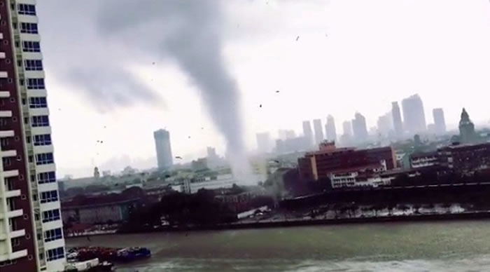 菲律宾首都马尼拉出现罕见龙卷风，横扫过人口稠密市区