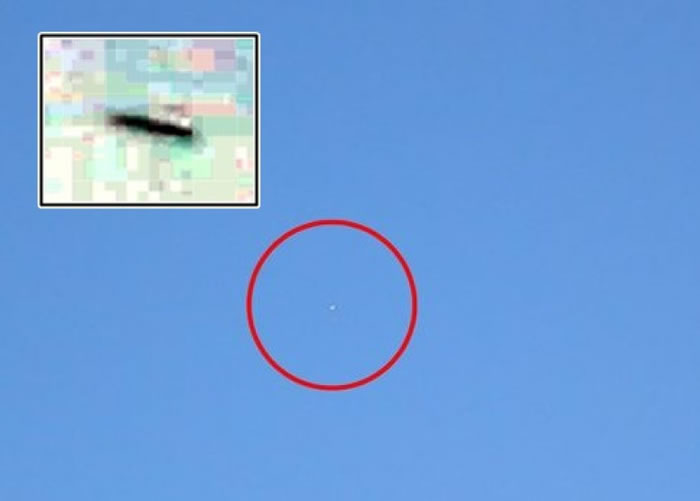 疑似UFO（红圈）从天空飞过，另一疑似UFO（小图）则状似雪茄。