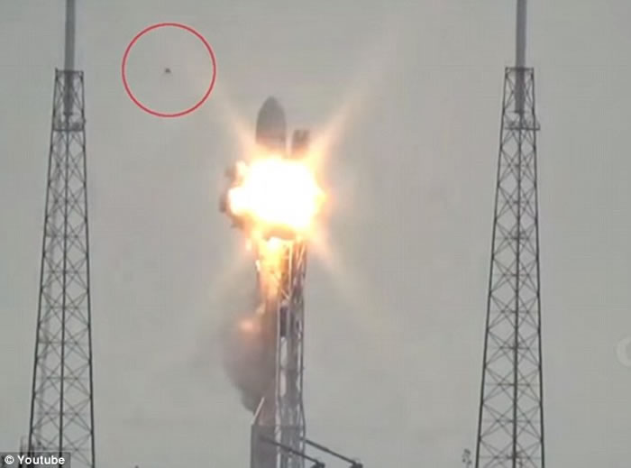 SpaceX“猎鹰9号”火箭突然发生毁灭性爆炸，“外星人猎人”猜测是外星人突袭