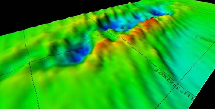 海底3D地图可见，曾是残骸原本所在的位置只留下大洞。