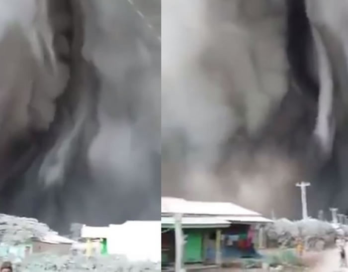 印尼北苏门答腊岛的锡纳朋火山喷发后 天际现裂痕宛如世界末日