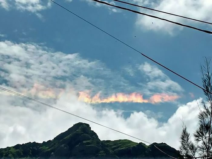 秘鲁惊现神秘云朵 原来是罕见天气现象“火彩虹”