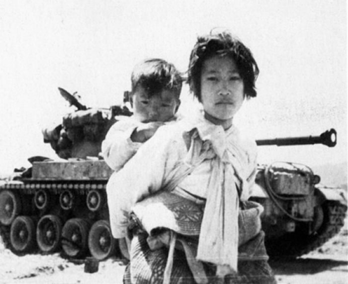 朝鲜战争中的韩国少女。