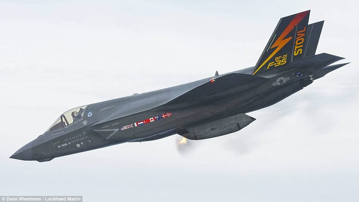 美国洛克希德马丁公司公布F-35B隐形战机GAU-12“平衡者”机炮试射片段
