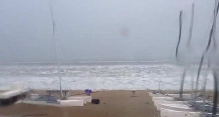 专家解释或因强烈雷雨，酿成“气象海啸”。